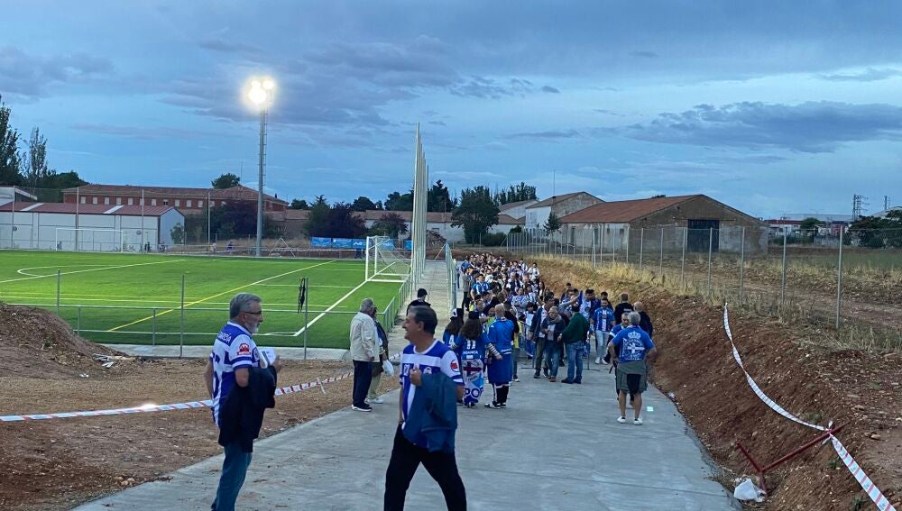 Aficionados del Deportivo de La Coruña acceden al Reina Sofía