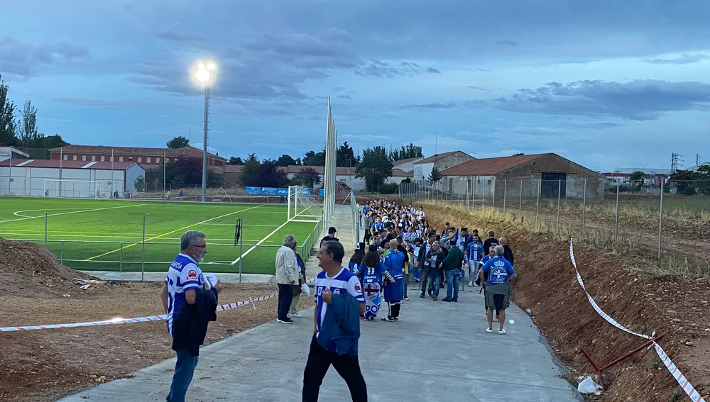 Aficionados del Deportivo de La Coruña acceden al Reina Sofía Aficionados del Deportivo de La Coruña acceden al Reina Sofía