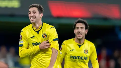 Comesaña celebra un gol con el Villarreal Comesaña celebra un gol con el Villarreal