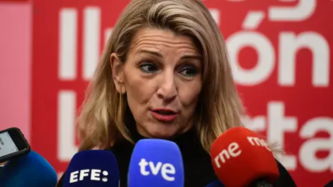 La vicepresidenta segunda del Gobierno y líder de Sumar, Yolanda Díaz atiende a los medios Tensión en el Gobieron por la reforma del subsidio por desempleo: Díaz carga contra el 'número dos' de Calviño