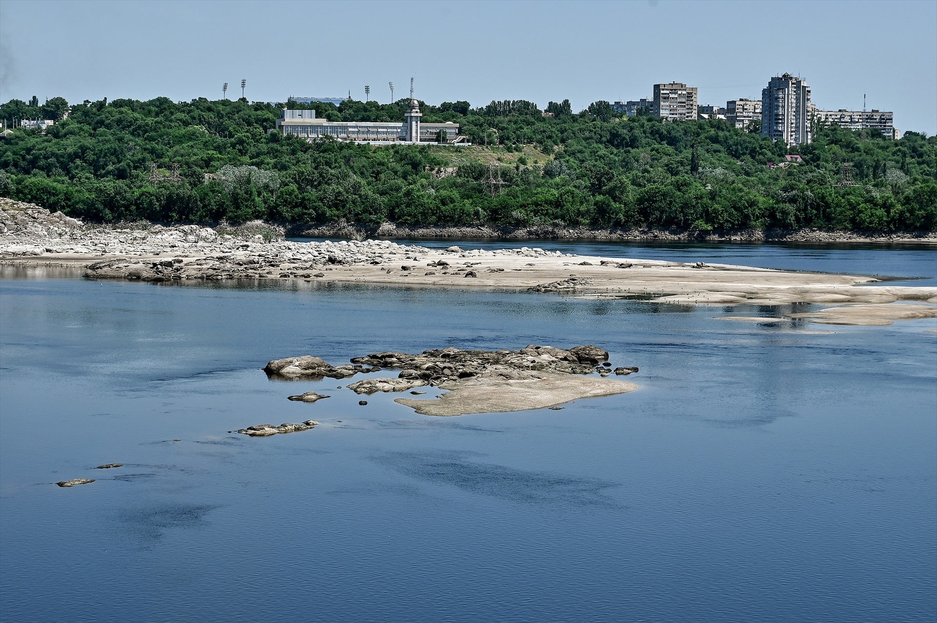 Ucrania informa de una amenaza para la seguridad nuclear por un nuevo apagón en planta de Zaporiyia Ucrania informa de una amenaza para la seguridad nuclear por un nuevo apagón en planta de Zaporiyia