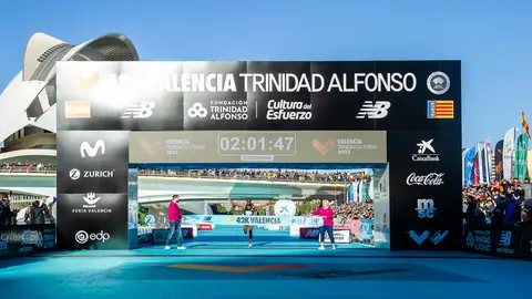 Sisay Lemma bate el récord del Maratón Valencia con 2:01:48 Sisay Lemma bate el récord del Maratón Valencia con 2:01:48