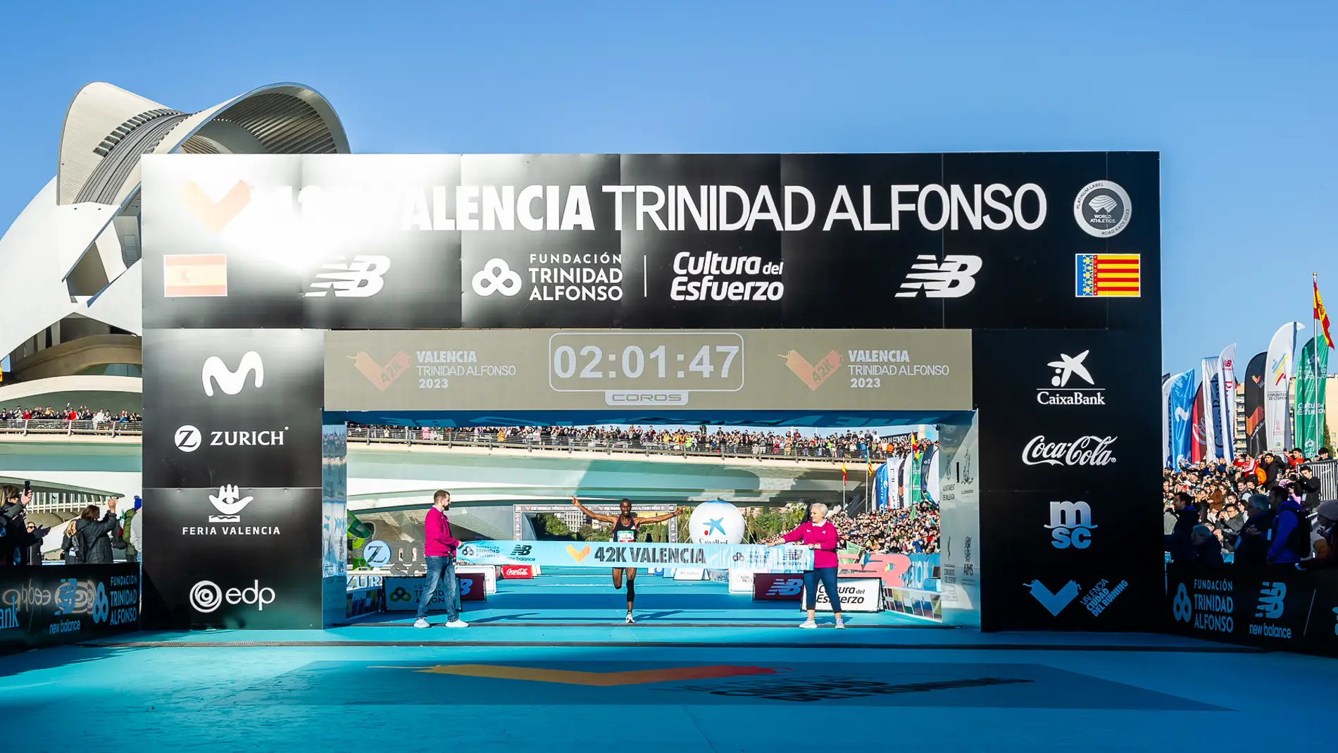 Sisay Lemma bate el récord del Maratón Valencia con 2:01:48