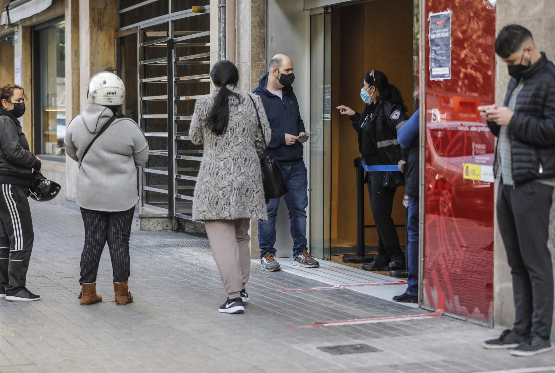 El paro baja en más de 5.000 personas en el noviembre con menos desempleados desde 2007 El paro baja en más de 5.000 personas en el noviembre con menos desempleados desde 2007