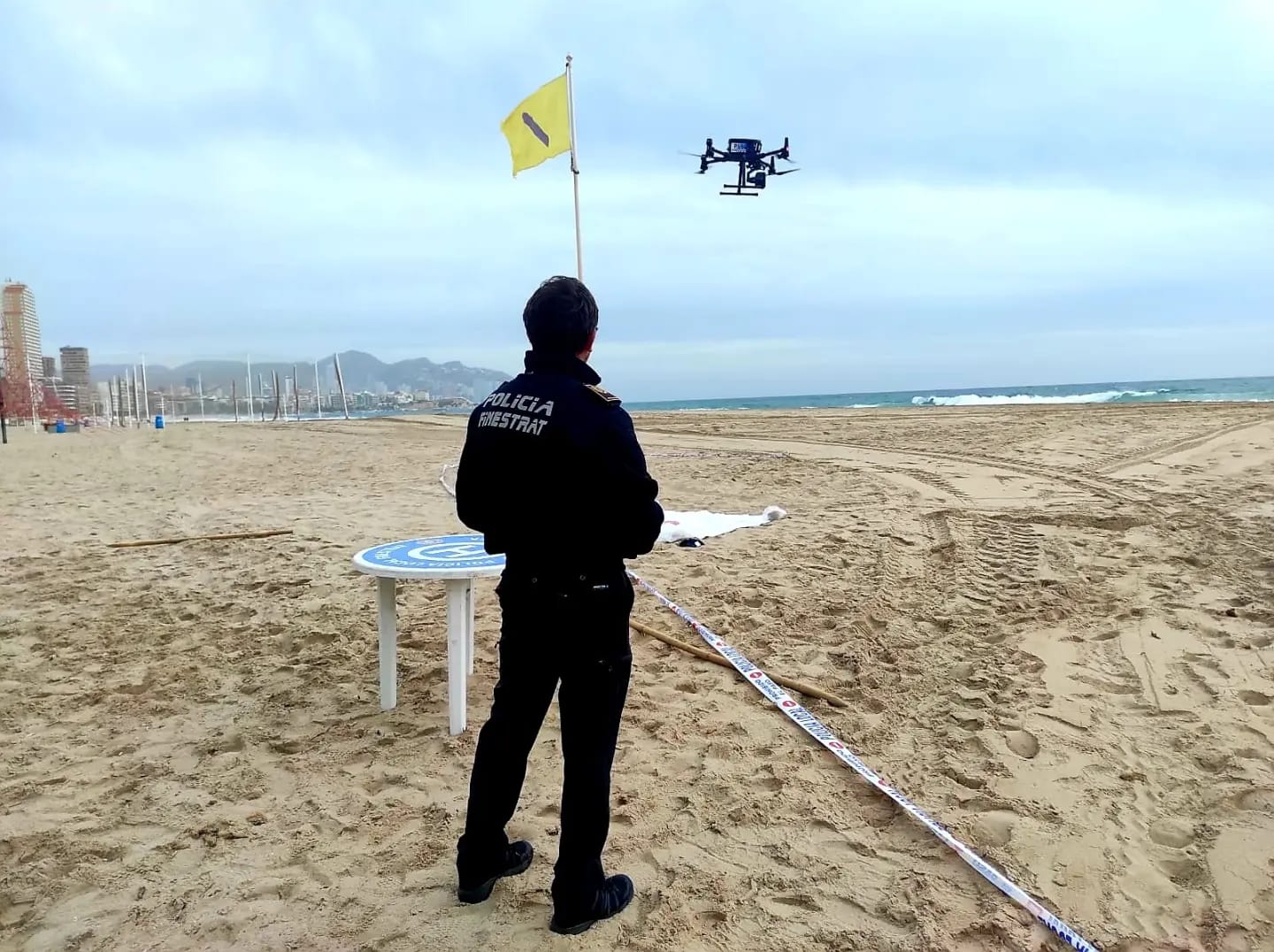 El primer vuelo masivo simultáneo de drones de Europa se realiza en Benidorm El primer vuelo masivo simultáneo de drones de Europa se realiza en Benidorm