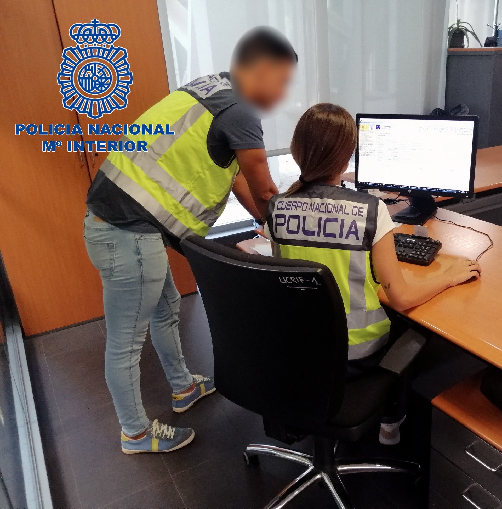 La detención de dos proxenetas en Alicante permite liberar a la mujer a la que obligaban a prostituirse La detención de dos proxenetas en Alicante permite liberar a la mujer a la que obligaban a prostituirse
