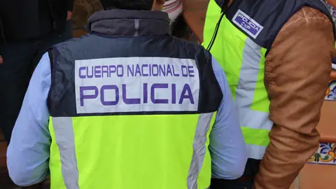 Dos agentes de la Policía Nacional Dos agentes de la Policía Nacional