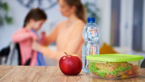 Madre e hija comida saludable