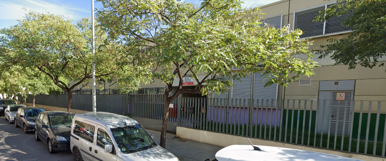 Suspenden las clases Juan G. Ripollés de Castelló tras entrar varias personas y prender fuego Suspenden las clases Juan G. Ripollés de Castelló tras entrar varias personas y prender fuego