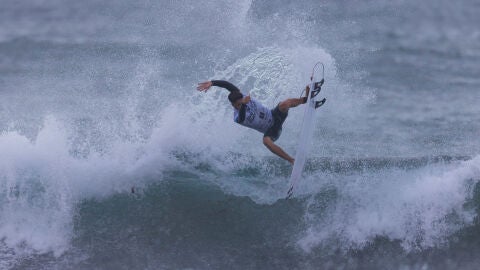 Jacobo Trigo, surfista c&aacute;ntabro en Las Canteras