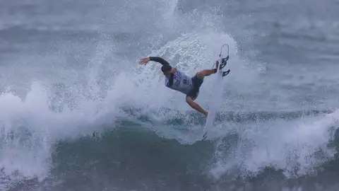 Jacobo Trigo, surfista cántabro en Las Canteras Jacobo Trigo, surfista cántabro en Las Canteras