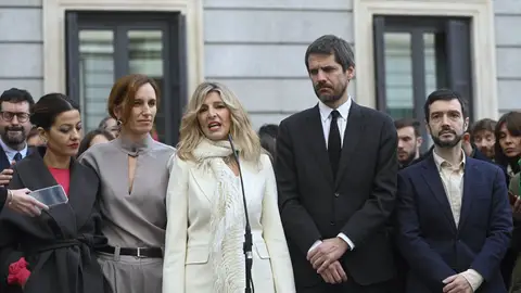 Yolanda Díaz atiende a medios a su llegada al acto de homenaje a la Constitución junto a Sira Rego, Mónica García, Ernest Urtasun y Pablo Bustinduy. Yolanda Díaz atiende a medios a su llegada al acto de homenaje a la Constitución junto a Sira Rego, Mónica García, Ernest Urtasun y Pablo Bustinduy.