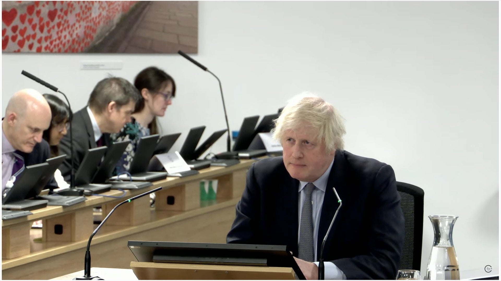 Boris Johnson, ante el interrogatorio por su gestión de la pandemia: "Inevitablemente se cometieron errores" Boris Johnson, ante el interrogatorio por su gestión de la pandemia: "Inevitablemente se cometieron errores"