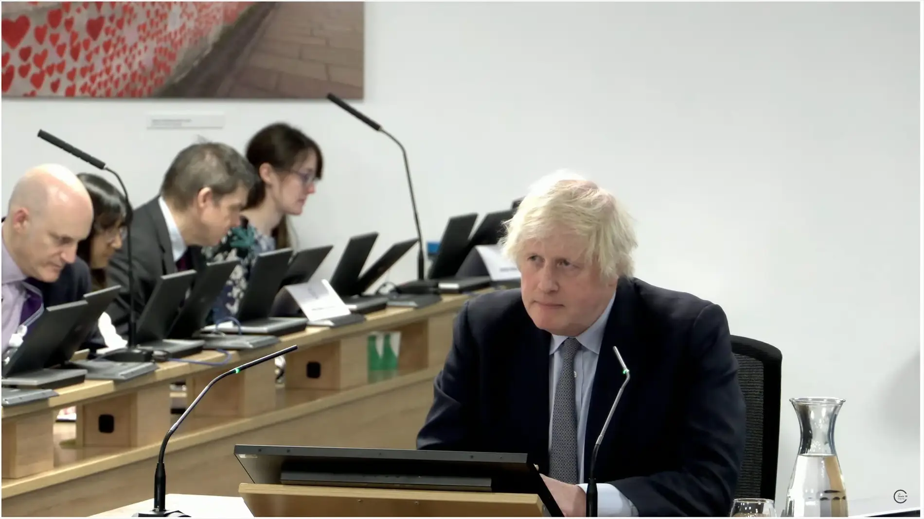 Imagen del interrogatorio a Boris Johnson por su gestión de la pandemia.