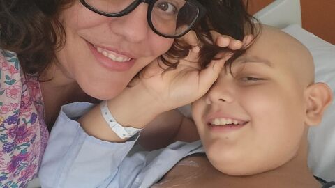 Maribel junto a su hijo Álvaro