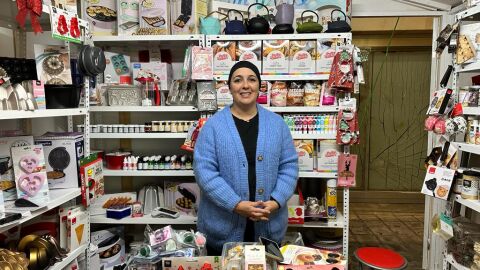 Nadia Mohamed de &#39;El Rincón Dulce&#39; en el mercadillo navideño de Ceuta