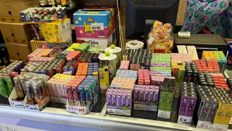 Vapeadores inmovilizados por la Policía Local de Alicante Vapeadores inmovilizados por la Policía Local de Alicante