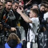 Grooning celebra su gol ante el Oviedo