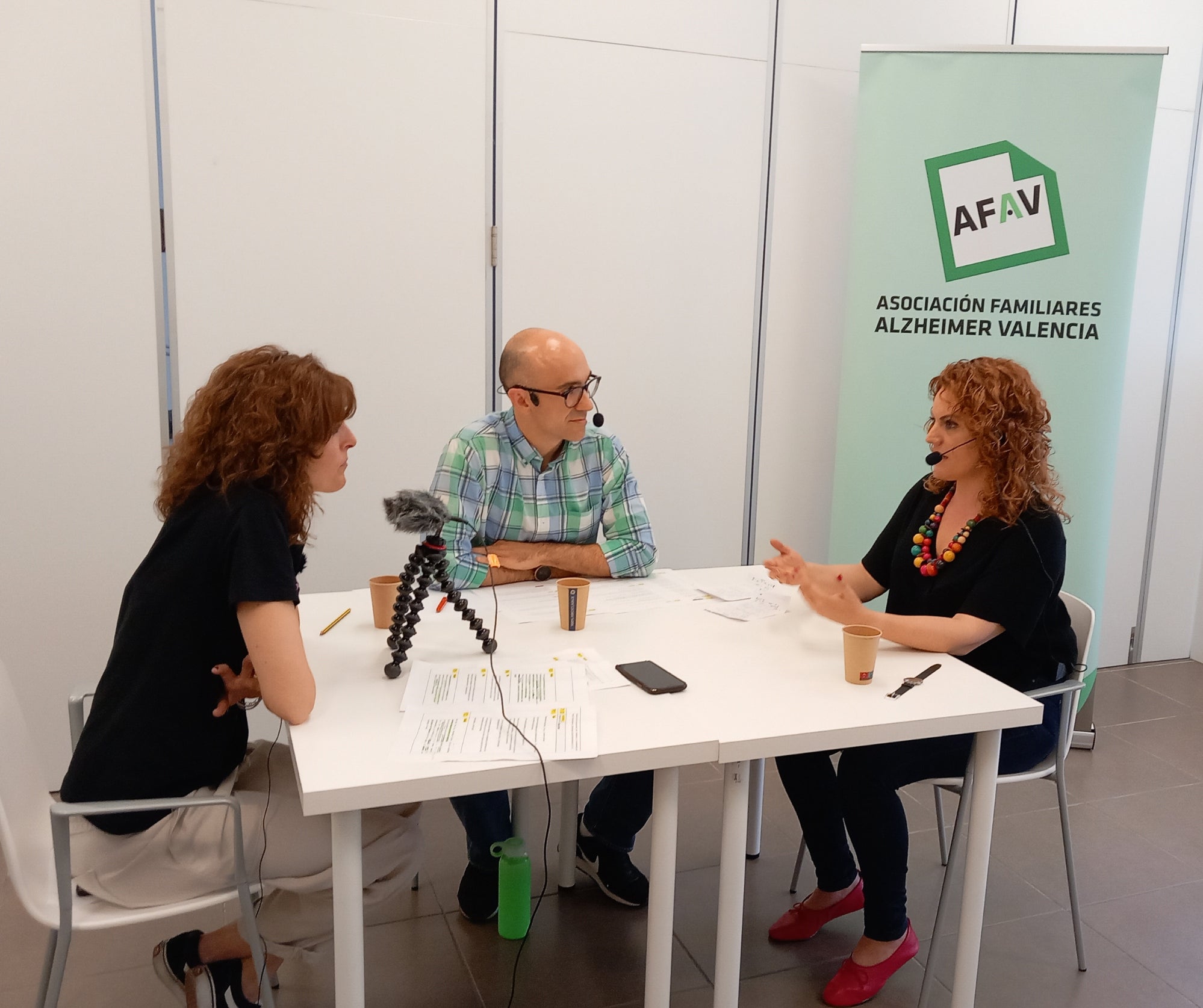 La Asociación de Familiares de Alzhéimer de Valencia impulsa un podcast para ayudar y resolver dudas a los enfermos y sus familiares La Asociación de Familiares de Alzhéimer de Valencia impulsa un podcast para ayudar y resolver dudas a los enfermos y sus familiares