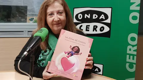 La docente alcalaína Mari Carmen González presenta "Las Nubes del Corazón, un libro sobre la adopción y el acogimiento familiar Mari Carmen González en Más de uno Alcalá con su libro "Las Nubes del Corazón"