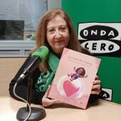 La docente alcalaína Mari Carmen González presenta "Las Nubes del Corazón, un libro sobre la adopción y el acogimiento familiar