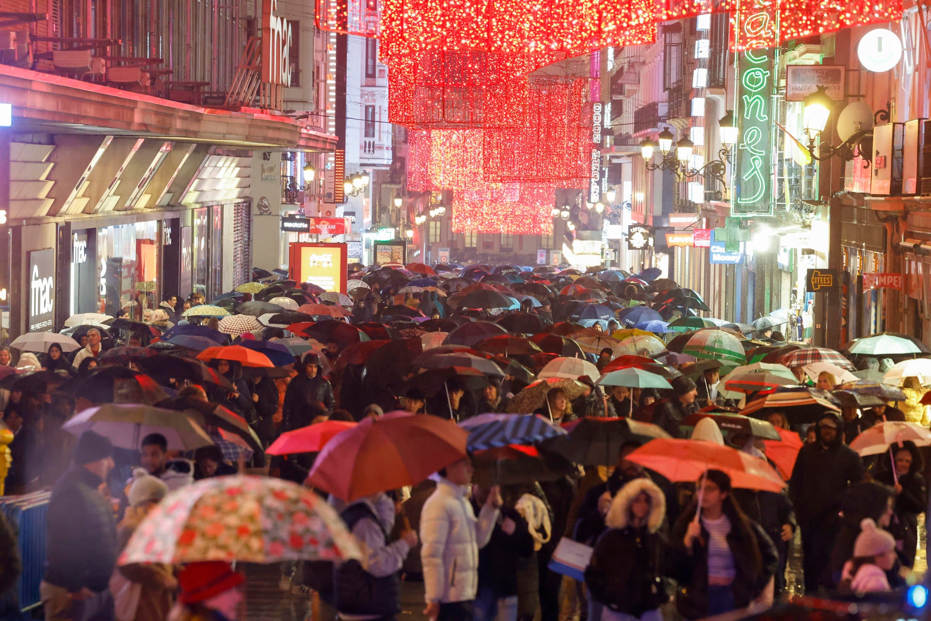 Madrid activa el nivel negro en Navidad: estas son todas las restricciones y medidas en la capital Madrid activa el nivel negro en Navidad: estas son todas las restricciones y medidas en la capital
