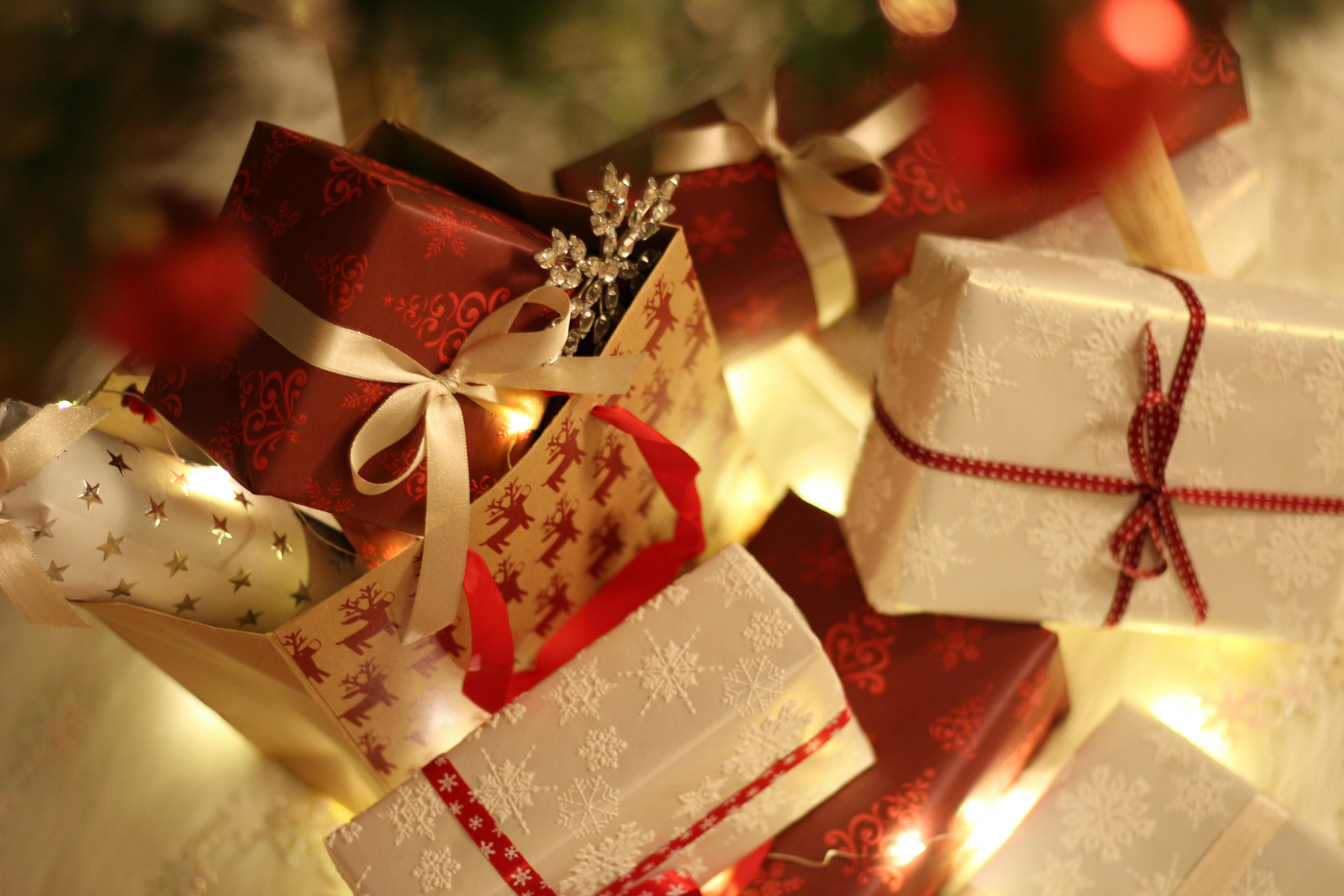 Los españoles gastarán una media de 745 euros por Navidad en regalos, comidas, cenas y lotería Los españoles gastarán una media de 745 euros por Navidad en regalos, comidas, cenas y lotería