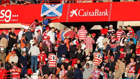 Detenido temporalmente el Granada - Athletic por una emergencia sanitaria Detenido temporalmente el Granada - Athletic por una emergencia sanitaria