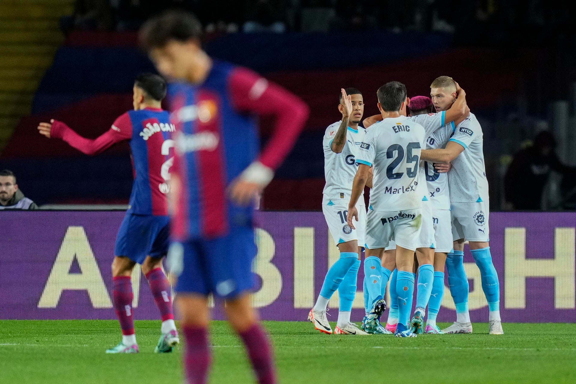 El Girona asalta Montjuic y recupera el liderato El Girona asalta Montjuic y recupera el liderato
