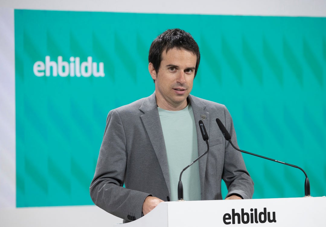 EH Bildu elige a Pello Otxandiano como candidato a lehendakari EH Bildu elige a Pello Otxandiano como candidato a lehendakari