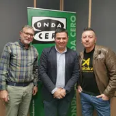 Miguel Noguera y David Olivares con Juan Carlos Fresneda Miguel Noguera y David Olivares con Juan Carlos Fresneda