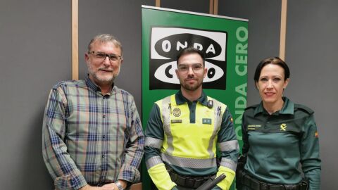 El teniente Andr&eacute;s Paredes y Marina Gonz&aacute;lez de la Guardia Civil de Alicante 