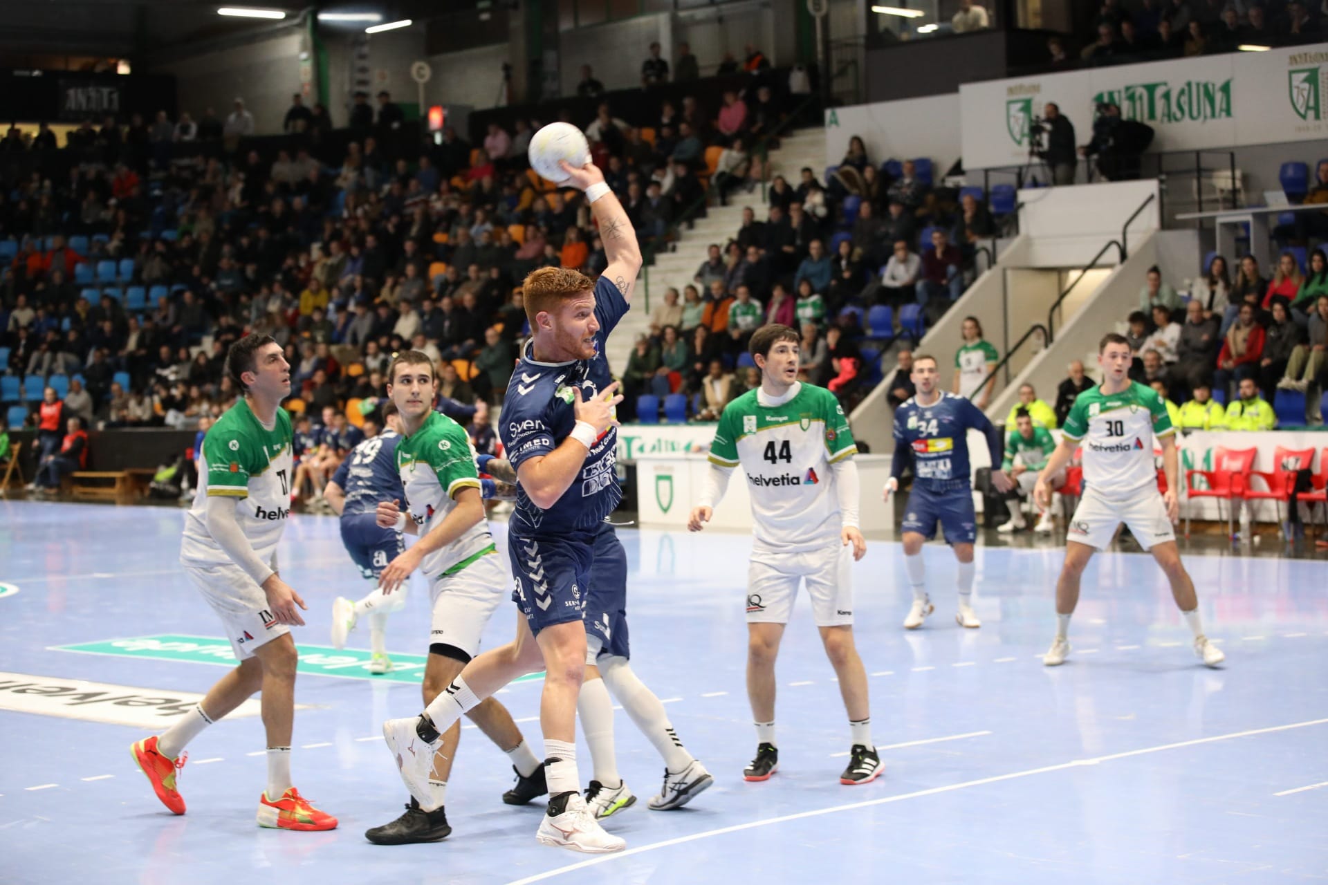 Derrota en Pamplona (29 – 26) para el TM Benidorm y poco tiempo para corregir errores Derrota en Pamplona (29 – 26) para el TM Benidorm y poco tiempo para corregir errores