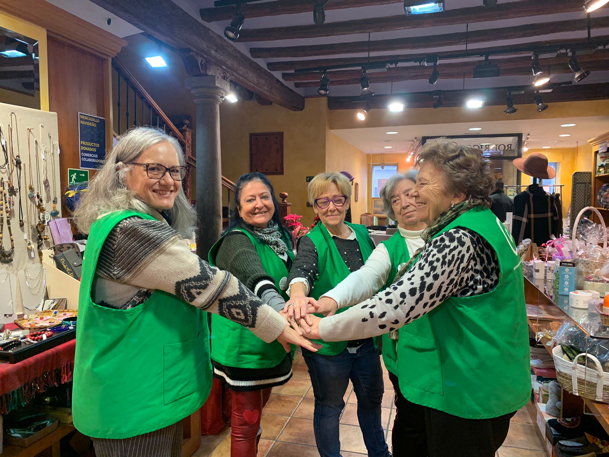 La AECC mantiene abierto el mercadillo en Huesca con precios más bajos La AECC mantiene abierto el mercadillo en Huesca con precios más bajos