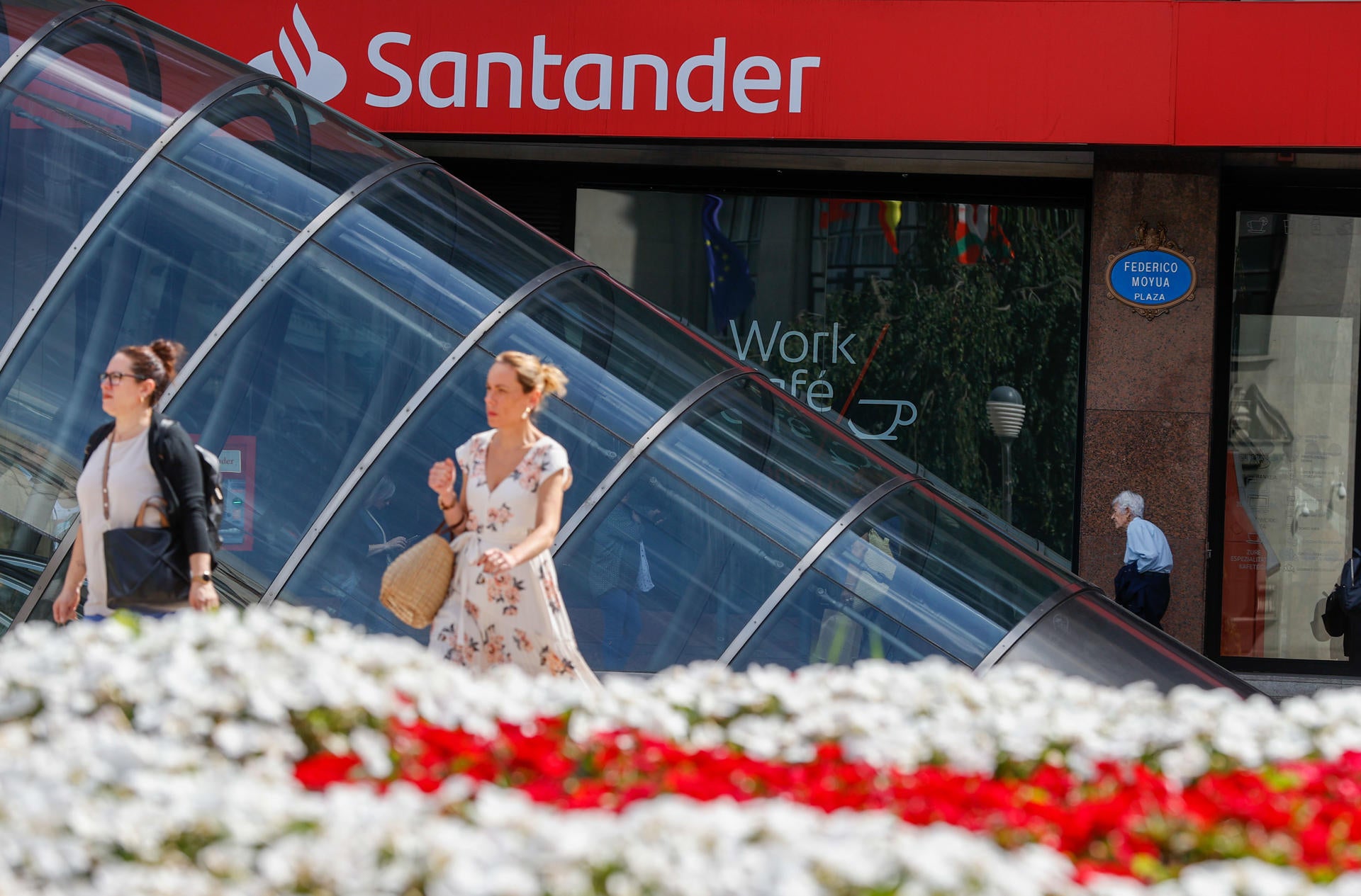 Imagen de archivo de una sucursal del Banco Santander Imagen de archivo de una sucursal del Banco Santander