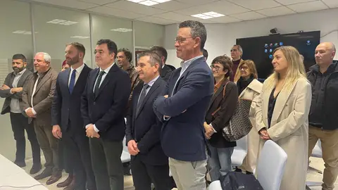 Directores de los centros educativos en los que se van a realizar las obras Directores de los centros en la reunión con el conselleiro de Educación