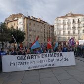 Los sindicatos cifran en un 70% el seguimiento de una huelga que afecta a 130 mil alumnos en Euskadi