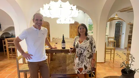 Llanos Arsenal visita 'Masos de Guadalest' para hablarnos de enoturismo. Llanos Arsenal visita 'Masos de Guadalest' para hablarnos de enoturismo.