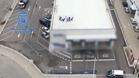 Estación de ITV en la que el grupo desarticulado pasaba a inspección de los vehículos. Estación de ITV en la que el grupo desarticulado pasaba a inspección de los vehículos.