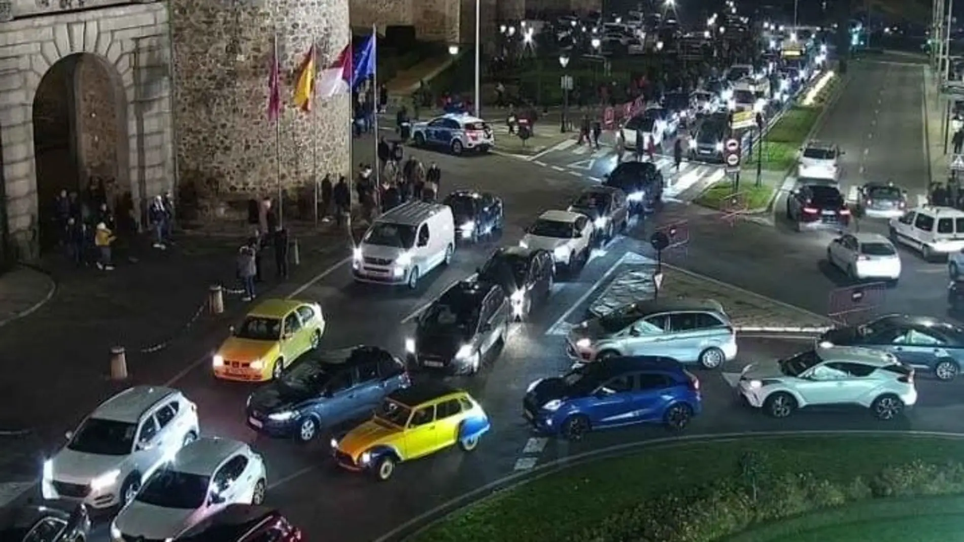 La oposición habla de improvisación y caos en la movilidad durante el puente en Toledo