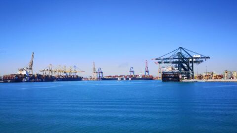  Vista del puerto de Val&egrave;ncia desde el mar