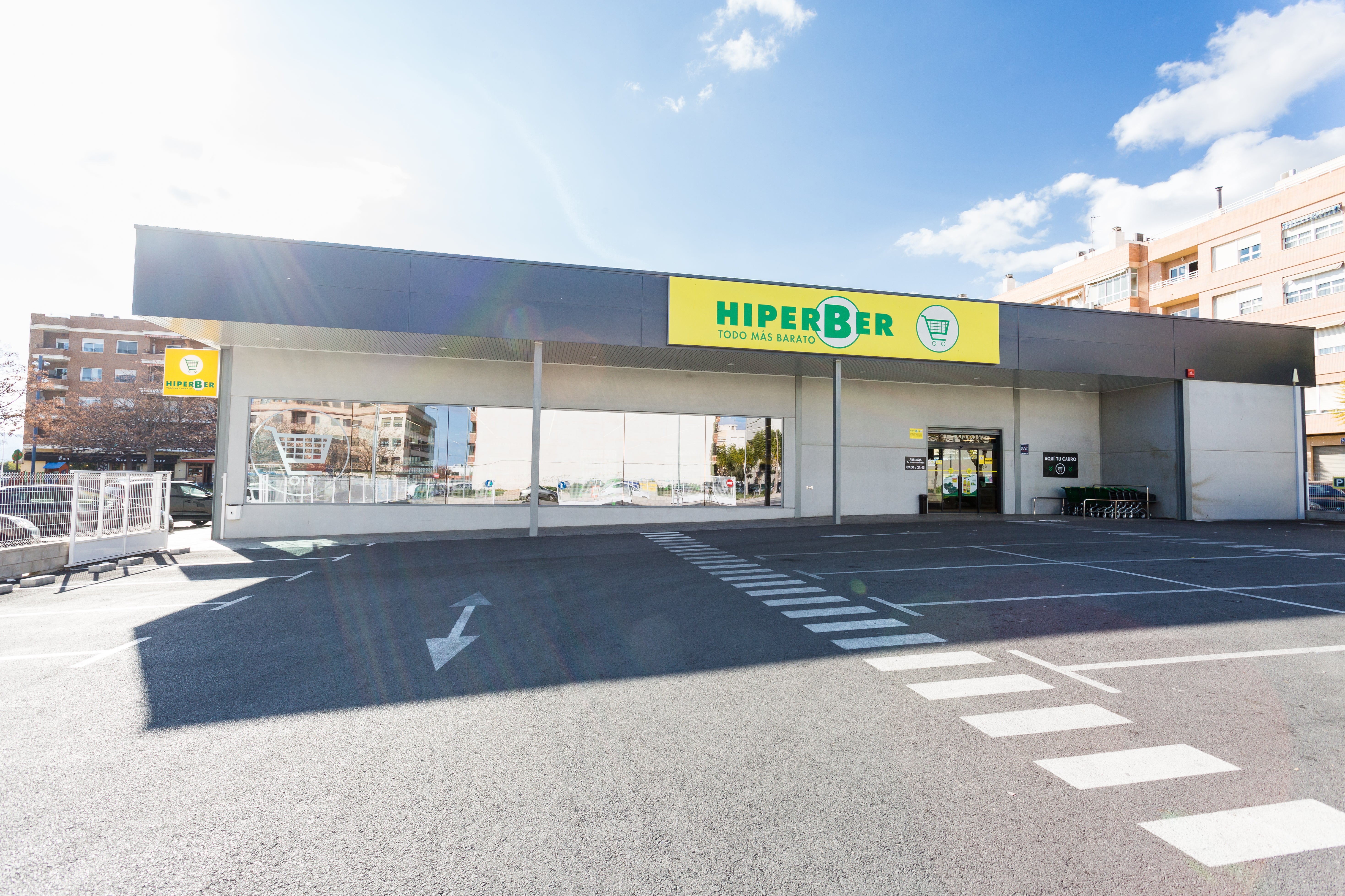 La ilicitana Hiperber proyecta la apertura de ocho nuevos supermercados en 2024 en Alicante, Valencia y Albacete La ilicitana Hiperber proyecta la apertura de ocho nuevos supermercados en 2024 en Alicante, Valencia y Albacete