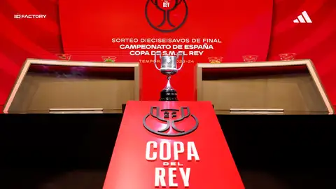 Imagen del trofeo de la Copa del Rey durante el sorteo de dieciseisavos Imagen del trofeo de la Copa del Rey durante el sorteo de dieciseisavos