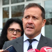 Velázquez, a preguntas de los medios, espera "máxima lealtad" por parte de Tolón Velázquez, a preguntas de los medios, espera "máxima lealtad" por parte de Tolón