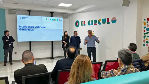 Expertos en Inteligencia Artificial se reúnen en el CircularFAb de Cáceres para abordar las posibilidades de esta tecnología Expertos en Inteligencia Artificial se reúnen en el CircularFAb de Cáceres para abordar las posibilidades de esta tecnología