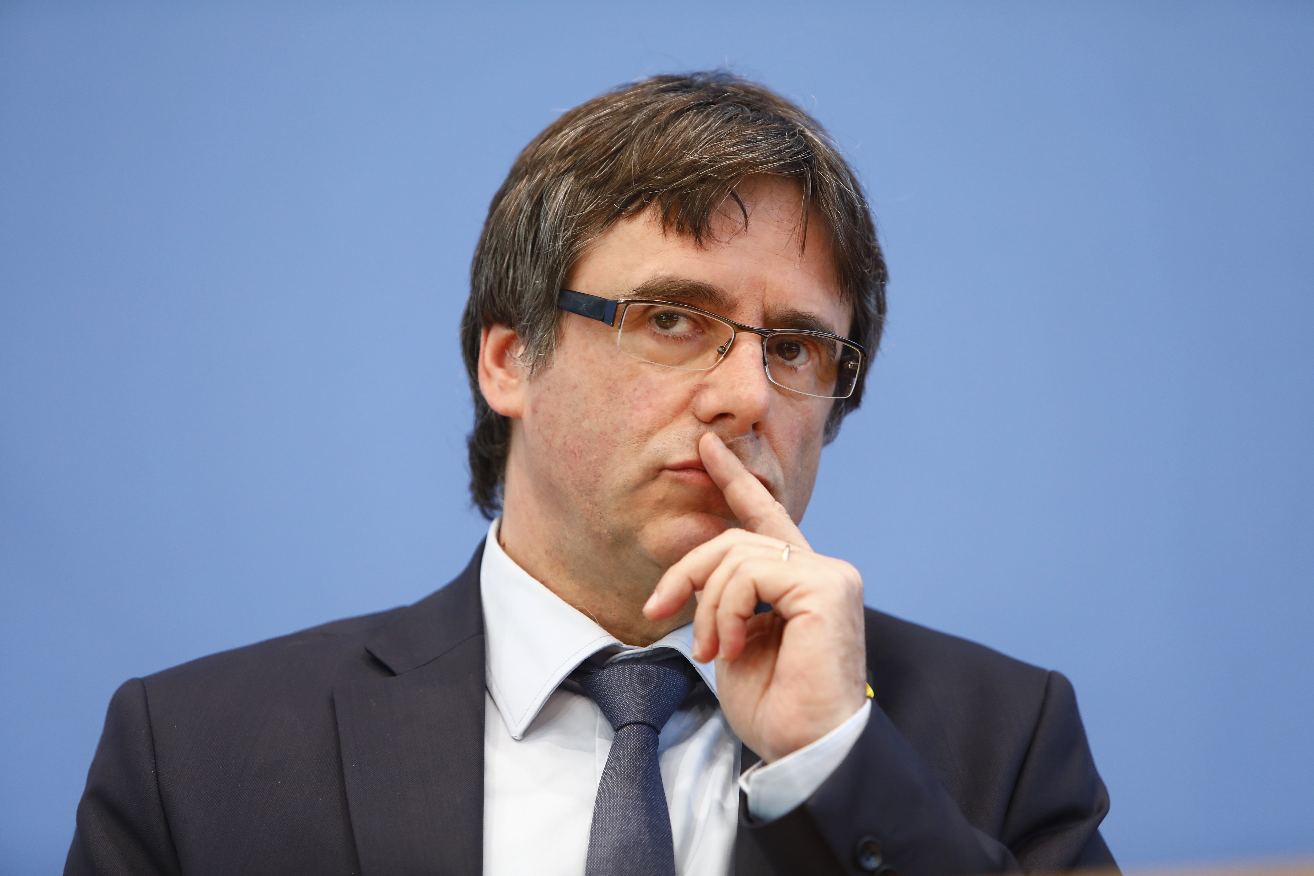 Puigdemont pide al Gobierno llevar a la Justicia Europea la oficialidad del catalán en la UE Puigdemont pide al Gobierno llevar a la Justicia Europea la oficialidad del catalán en la UE
