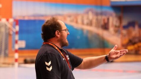 El Balonmano Benidorm sustituye a Carlos Esteve al frente del senior femenino