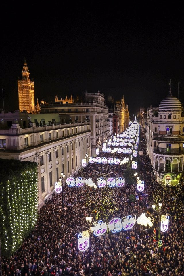 Más de 300 agentes forman el dispositivo de seguridad de la Navidad de Sevilla Más de 300 agentes forman el dispositivo de seguridad de la Navidad de Sevilla