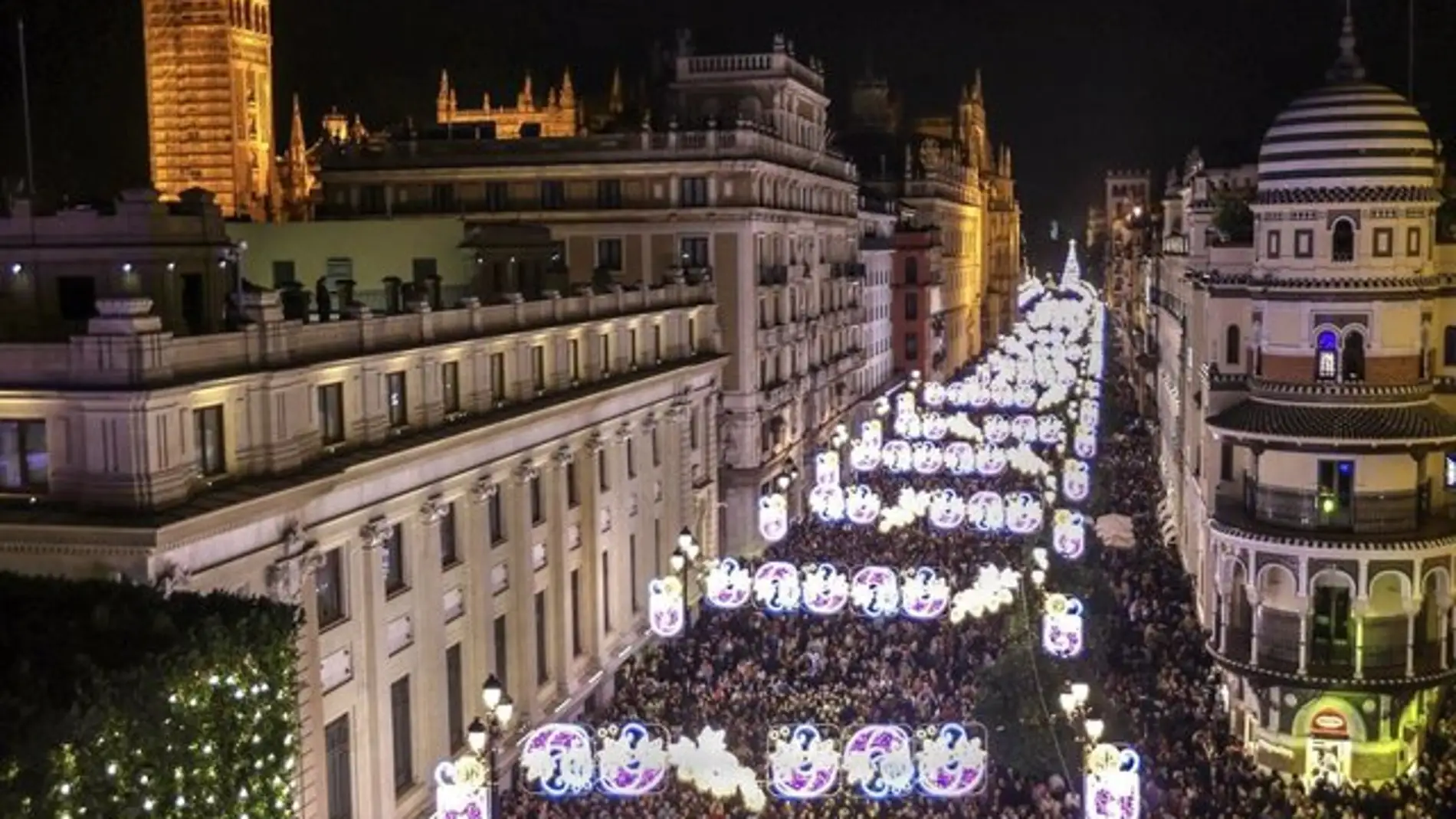 Encendido navideño en la avenida de la Constitución, en Sevilla