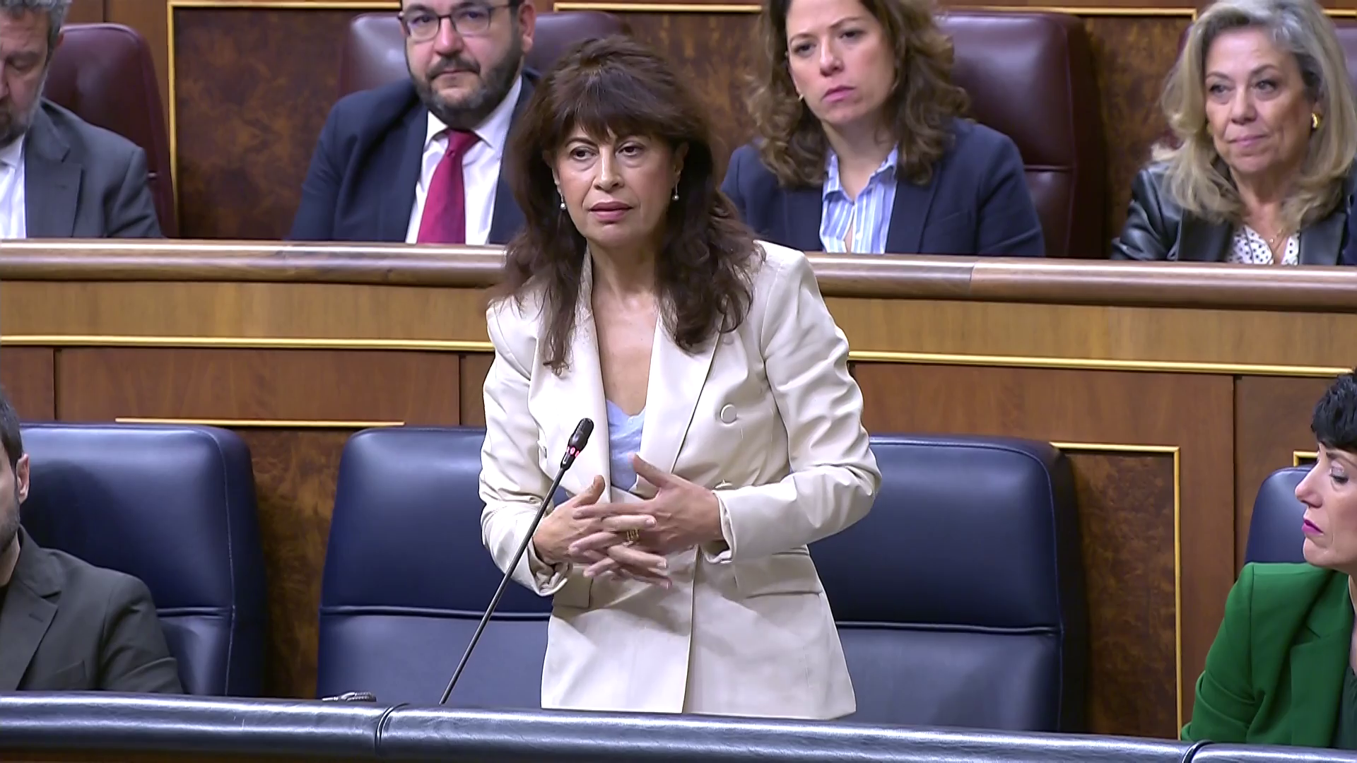 La ministra de Igualdad pide disculpas a las víctimas de violencia sexual por la ley del 'sólo sí es sí' de Irene Montero La ministra de Igualdad pide disculpas a las víctimas de violencia sexual por la ley del 'sólo sí es sí' de Irene Montero